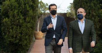 Pablo Casado y Alejandro Fernández en la presentación de la candidatura del PPC a las elecciones catalanas