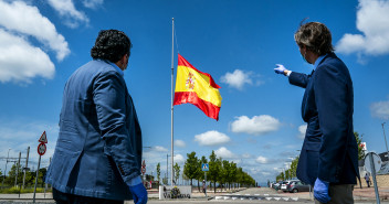 Antonio González Terol reparte mascarillas en Boadilla del Monte