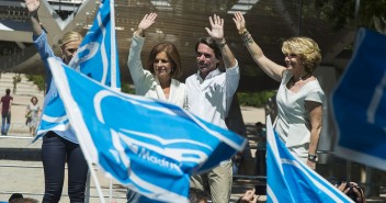 Cristina Cifuentes junto a Esperanza Aguirre, José María Aznar, y Ana botella en Madrid