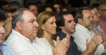 La Secretaria General del PP, Mª  Dolores de Cospedal junto a Vicente Tirado y José María Aznar