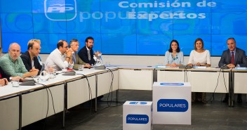 Mª Dolores de Cospedal, Andrea Levy, y José María Beneyto se reúnen con expertos independientes