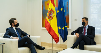 Fotos encuentro entre Pedro Sanchez y Pablo Casado en Moncloa