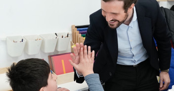 Pablo Casado visita la Fundación Querer