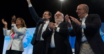 Miguel Arias Cañete acompañado por Mariano Rajoy y Alicia Sánchez Camacho en Barcelona