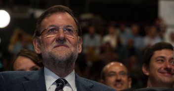 Mariano Rajoy escucha las intervenciones en Barcelona