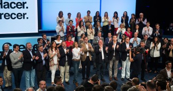 Mariano Rajoy y María Dolores de Cospedal con el equipo del PP de Castilla-La Mancha en Toledo