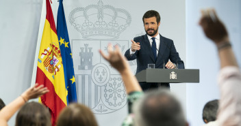 Fotos encuentro entre Pedro Sanchez y Pablo Casado en Moncloa