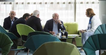 Miguel Arias Cañete interviene en un acto en Zaragoza con Luisa Fernanda Rudi