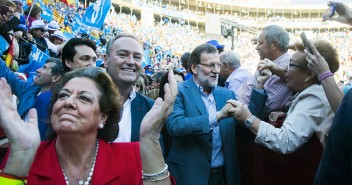 Mariano Rajoy da la vuelta al ruedo con Alberto Fabra y Rita Barberá