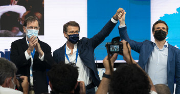 Pablo Casado y Alberto Núñez Feijóo, junto a Mariano Rajoy, en el 17 Congreso del PP de Galicia