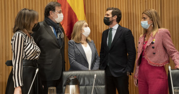 El presidente, Pablo Casado, acompañado de Mariano Rajoy, Ana Pastor y Cuca Gamarra 