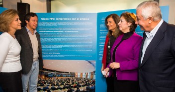 Carlos Floriano, Verónica Lope, María Dolores de Cospedal, Fátima Bánez y Javier Arenas en la Exposición itinerante sobre datos de empleo