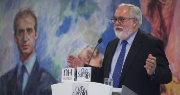 Miguel Arias Cañete durante su intervención en el Club Siglo XXI