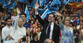 Mariano Rajoy, Cristina Cifuentes y Esperanza Aguirre en el Palacio de los Deportes de Madrid