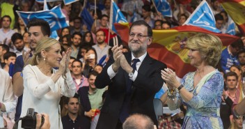 Mariano Rajoy, Cristina Cifuentes y Esperanza Aguirre en el Palacio de los Deportes de Madrid