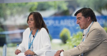 Bermúdez de Castro y Beatriz Escudero en la Escuela de Verano 2014