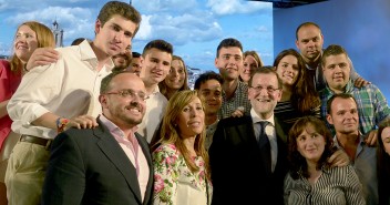 Mariano Rajoy, Alicia Sánchez-Camacho y Alejandro Fernández con simpatizantes