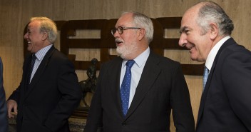 Miguel Arias Cañete en la sede de la CEOE