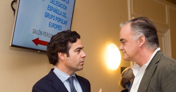 Esteban González Pons y Pablo Zalba en Pamplona
