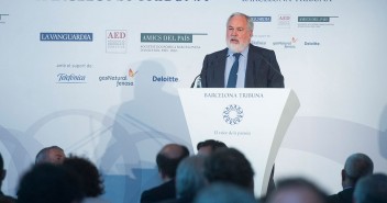 Miguel Arias Cañete en una conferencia en Barcelona Tribuna