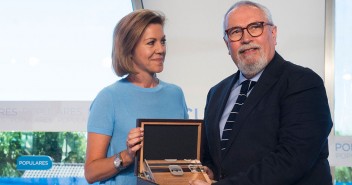 Mª Dolores de Cospedal entrega el premio a Ramón Guillermo Aveledo