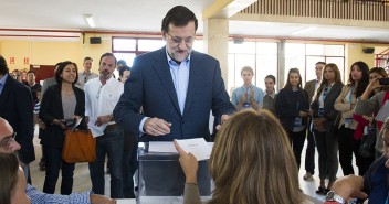 Mariano Rajoy votando