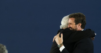 Pablo Casado junto a Mario Vargas Llosa