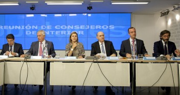Jorge Fernández Díaz y María Dolores de Cospedal presiden una reunión con los Consejeros de Interior 