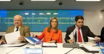 La Ministra de Sanidad, Asuntos Sociales e Igualdad, Ana Mato junto al Consejero de Sanidad de Castilla la Mancha, José Ignacio Echániz