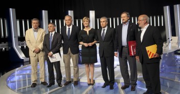 Todos los candidatos posan antes del debate junto a María Casado