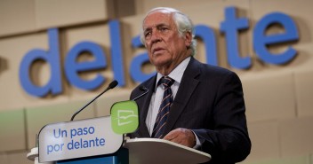Carlos Espinosa en el seminario de NNGG en Valencia