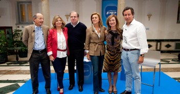 Juan Vicente Herrera, Carlos Floriano y María Dolores de Cospedal junto a los ponentes del foro Juntos Salimos