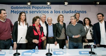 Mesa del acto Gobiernos populares: Mejores servicios a los ciudadanos