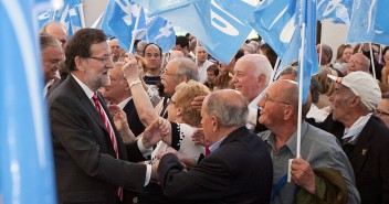 Mariano Rajoy saluda a los militantes del PP en Valladolid