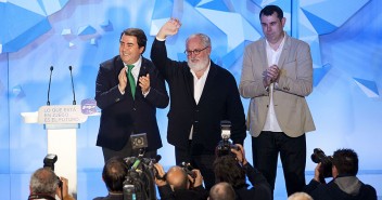 Miguel Arias Cañete interviene en un acto en Ordes