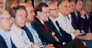 El Presidente del Partido Popular, Mariano Rajoy, junto a los Vicesecretarios Generales del PP