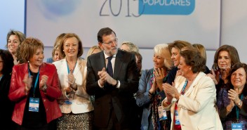 Mariano Rajoy con las alcaldesas del Partido Popular