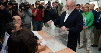 Miguel Arias Cañete, vota en Jerez de la Frontera el 25M