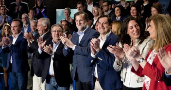 Mariano Rajoy con los candidatos del PP al Parlamento Andaluz