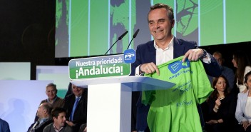 Juan Bueno durante su intervención en el acto de Sevilla