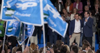 Mariano Rajoy y Juan Manuel Moreno con los candidatos