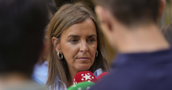Carmen Fúnez realiza declaraciones a los medios de comunicación