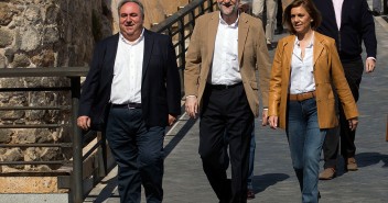 Vicente Tirado, Mariano Rajoy y María Dolores de Cospedal a su llegada al acto celebrado en Toledo