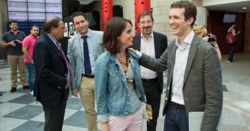 La Vicesecretaria de Estudios y Programas, Andrea Levy, junto al Vicesecretario de Comunicación Pablo Casado