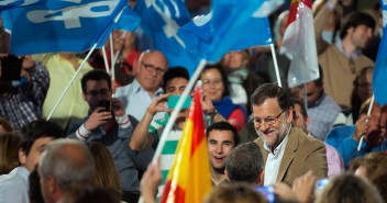 Mariano Rajoy saluda a los asistentes al acto celebrado en Toledo