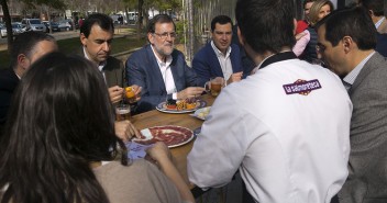 Mariano Rajoy visita el Mercado de la Victoria en Córdoba
