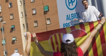 Xavier García Allbiol en un acto de campaña en Badalona