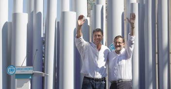 Mariano Rajoy y Xavier García Allbiol en un acto de campaña en Badalona