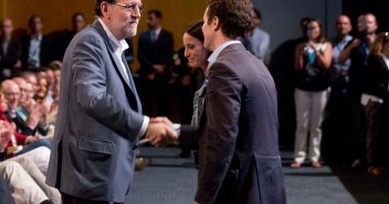 Pablo Casado y Mariano Rajoy durante la clausura