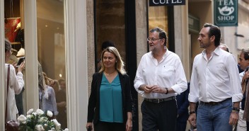 El Presidente Rajoy junto al candidato en Islas Baleares, José Ramón Bauzá y María Salom